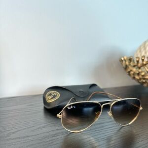 AUTHENTIC Ray Ban Aviator Sunglasses (Gently Used)